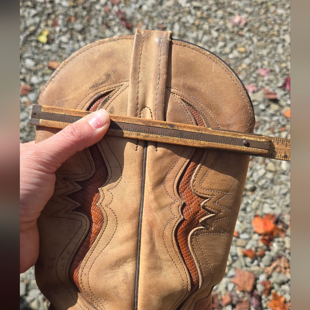 Vintage Frye Cowboy boots size 9B - Picture 14 of 15